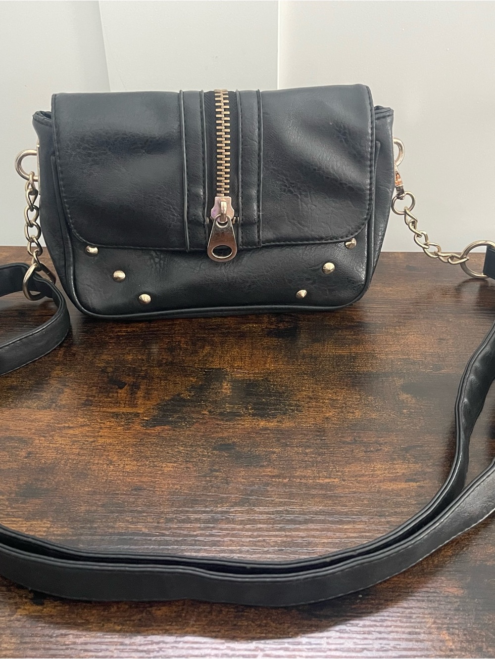 Imoshion Black Crossbody Bag with Gold Hardware